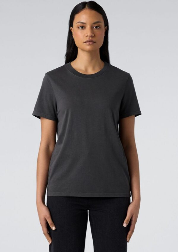 as4065_worn_00 Front view of a woman wearing a plain charcoal gray crew-neck T-shirt with short sleeves, standing against a light background.